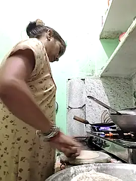 Snapshot of Hotty-Nidhi chatting on September 14, 2025, 4:18 pm Hotty-Nidhi online show from September 14, 2025, 4:18 pm