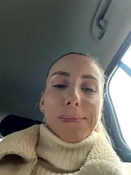 AlexisWhit online show from December 5, 2025, 8:35 am