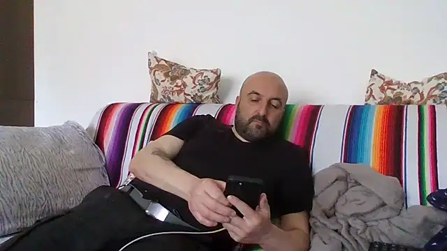 maxxxio12 online show from April 17, 2026, 4:32 pm