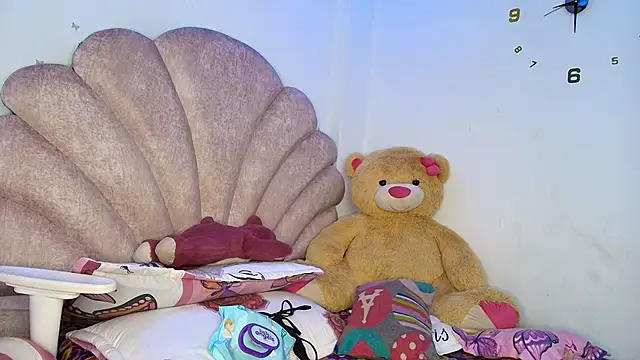 charlotte walker1 online show from March 11, 2026, 5:34 am