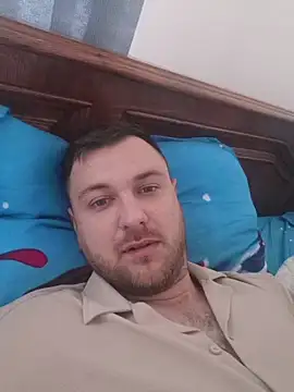 Snapshot of hugedickedd chatting on April 7, 2026, 6:59 am hugedickedd online show from April 7, 2026, 6:59 am
