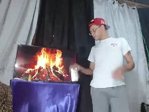 Snapshot of Hidden_Fantasies chatting on November 11, 2025, 12:05 am Hidden Fantasies online show from November 11, 2025, 12:05 am