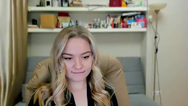 Kara Smith  online show from November 15, 2025, 11:09 pm