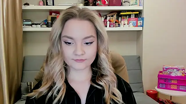 Kara Smith  online show from April 3, 2026, 12:28 am