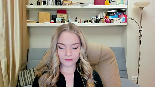 Kara Smith  online show from January 11, 2025, 10:51 pm