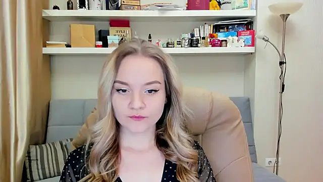 Kara Smith  online show from January 10, 2025, 11:50 pm