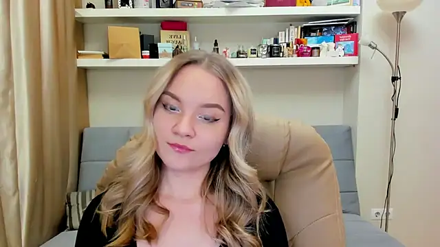 Kara Smith  online show from December 28, 2024, 10:13 pm