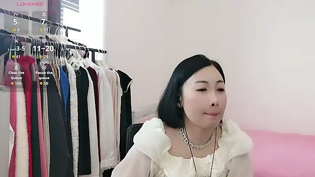 Rachel-6600 online show from April 14, 2026, 3:33 am