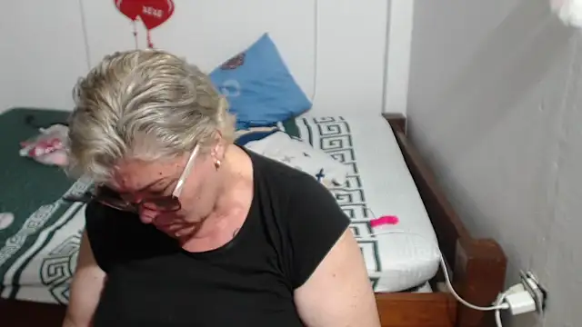 Snapshot of Olgahunder chatting on February 23, 2026, 9:37 pm Olgahunder online show from February 23, 2026, 9:37 pm