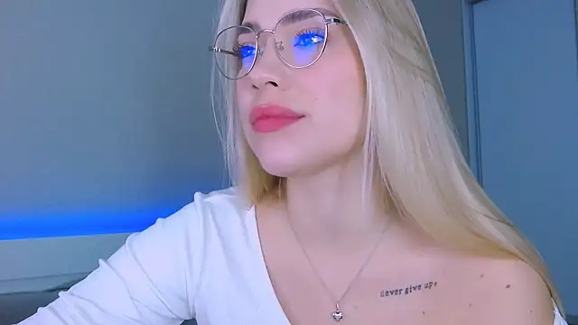 DIANAxxxDIAMOND online show from October 17, 2025, 7:22 am