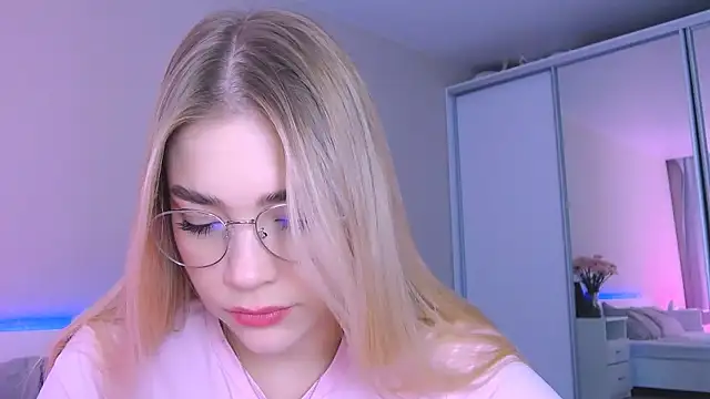 DIANAxxxDIAMOND online show from October 11, 2025, 8:15 am