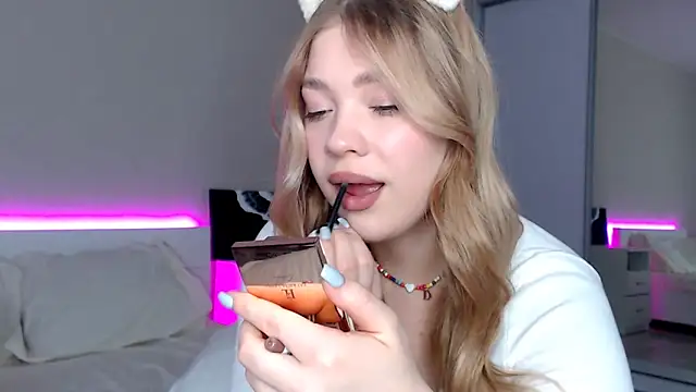 DIANAxxxDIAMOND online show from March 14, 2025, 9:57 am