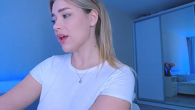 DIANAxxxDIAMOND online show from October 12, 2025, 8:48 am