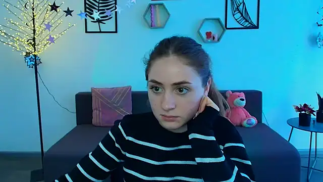 LilyHaart online show from March 16, 2025, 12:55 pm