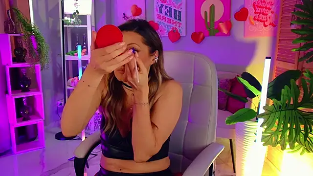 SarahAlluring online show from March 22, 2026, 1:01 pm