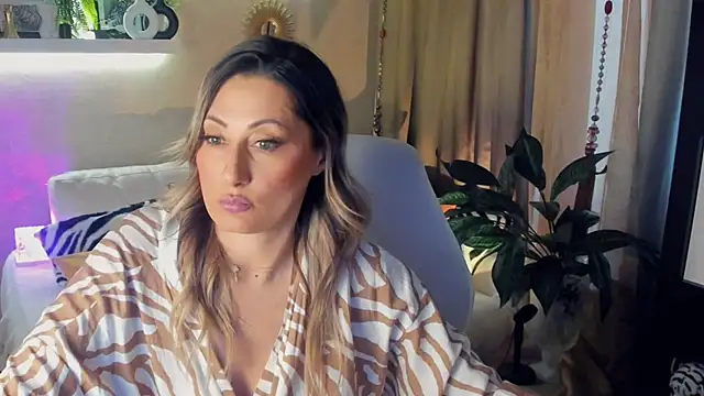 Snapshot of SarahAlluring chatting on May 14, 2026, 2:58 pm SarahAlluring online show from May 14, 2026, 2:58 pm