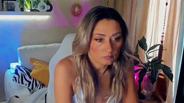 Snapshot of SarahAlluring chatting on June 7, 2026, 7:46 am SarahAlluring online show from June 7, 2026, 7:46 am