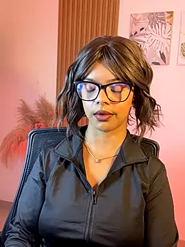 Snapshot of Milabrown_ chatting on October 14, 2025, 7:03 pm Milabrown online show from October 14, 2025, 7:03 pm