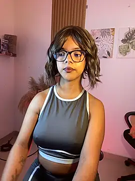 Snapshot of Milabrown_ chatting on October 17, 2025, 4:09 pm Milabrown online show from October 17, 2025, 4:09 pm