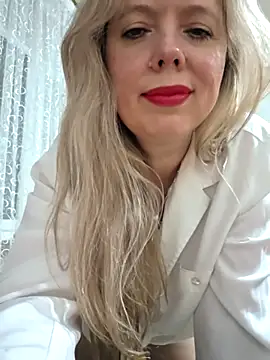 Irina3718 online show from April 18, 2026, 7:07 pm