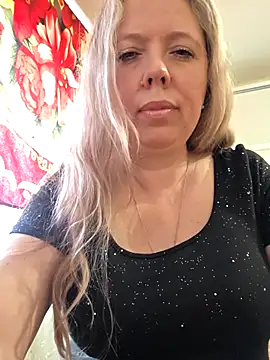 Snapshot of Irina3718 chatting on May 9, 2026, 11:24 am Irina3718 online show from May 9, 2026, 11:24 am