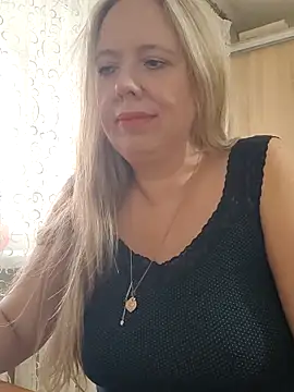 Irina3718 online show from November 10, 2025, 12:43 pm