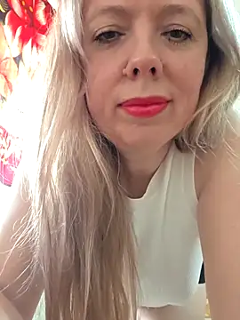 Irina3718 online show from April 4, 2026, 10:44 am