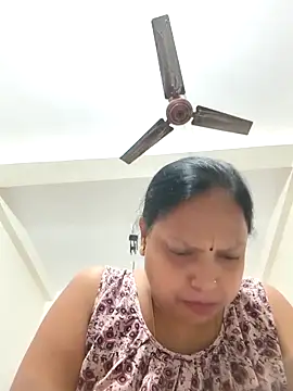 Snapshot of Arohi35 chatting on September 18, 2025, 5:05 pm Arohi35 online show from September 18, 2025, 5:05 pm