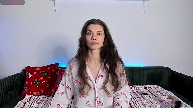 Snapshot of Eva_McCoy chatting on December 17, 2025, 7:35 am Eva McCoy online show from December 17, 2025, 7:35 am