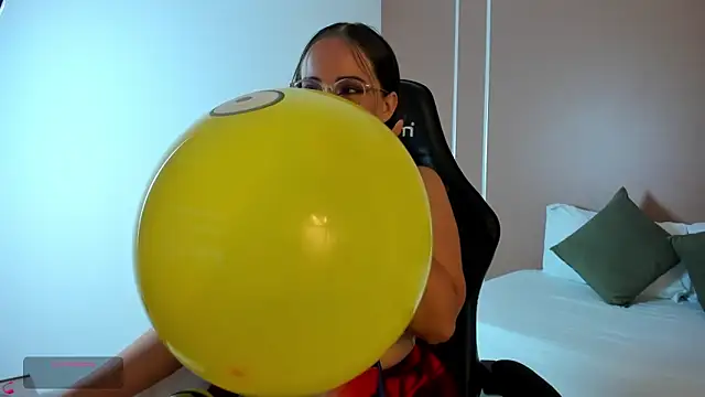 Snapshot of sophia_martinezz_ chatting on October 6, 2025, 7:03 pm sophia martinezz online show from October 6, 2025, 7:03 pm