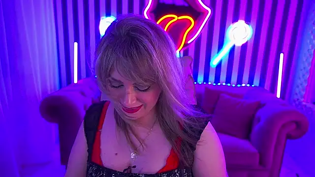 Snapshot of CandyLadyyy chatting on April 17, 2026, 9:17 pm CandyLadyyy online show from April 17, 2026, 9:17 pm