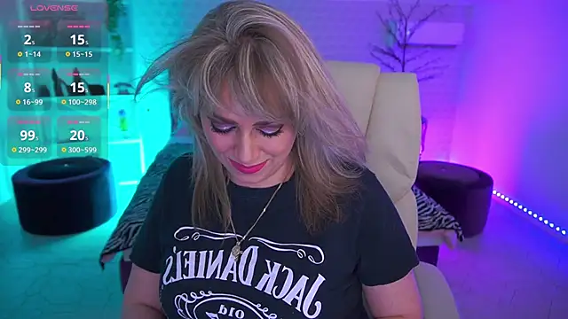 Snapshot of CandyLadyyy chatting on May 23, 2026, 8:30 pm CandyLadyyy online show from May 23, 2026, 8:30 pm