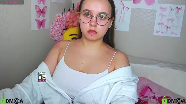 Snapshot of Lilysweet13 chatting on October 8, 2025, 12:07 pm Lilysweet13 online show from October 8, 2025, 12:07 pm