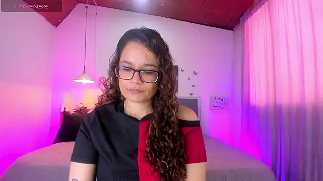 Rose Thompson1 online show from April 18, 2026, 1:35 pm