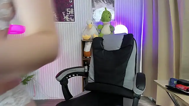 Snapshot of Miyuki_wolf chatting on September 24, 2025, 1:50 pm Miyuki wolf online show from September 24, 2025, 1:50 pm