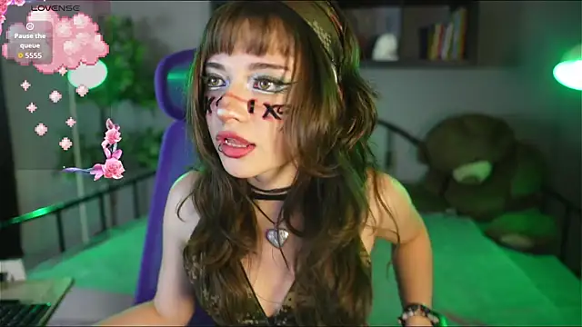 Snapshot of Miyuki_wolf chatting on October 31, 2025, 9:22 pm Miyuki wolf online show from October 31, 2025, 9:22 pm