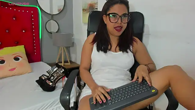 Snapshot of Mehlany_Moretz chatting on March 13, 2025, 10:54 pm Mehlany Moretz online show from March 13, 2025, 10:54 pm