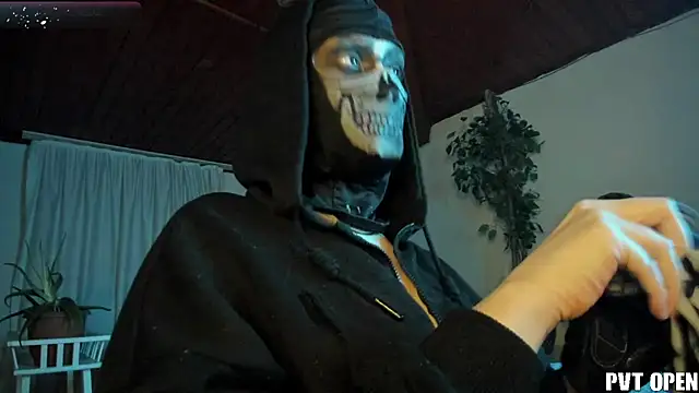 Snapshot of cos_operator chatting on March 1, 2026, 7:03 pm cos operator online show from March 1, 2026, 7:03 pm