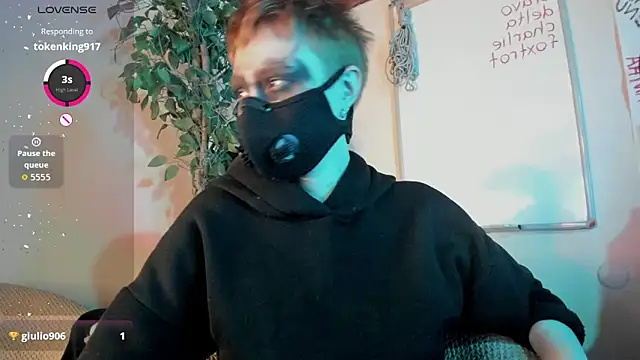 Snapshot of cos_operator chatting on November 9, 2025, 7:40 pm cos operator online show from November 9, 2025, 7:40 pm