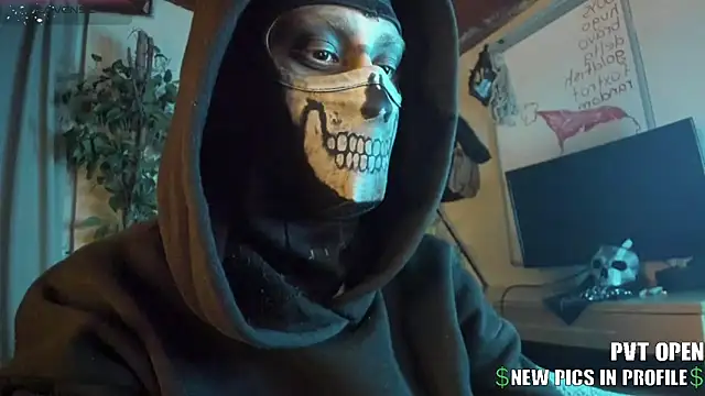 Snapshot of cos_operator chatting on January 5, 2026, 8:23 pm cos operator online show from January 5, 2026, 8:23 pm