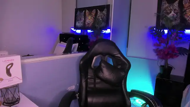 LucasCarterr  online show from November 13, 2025, 3:43 am