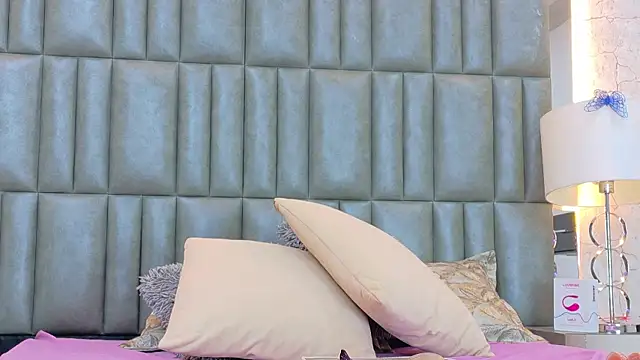 Snapshot of CamilaJohnston chatting on May 19, 2026, 1:21 am CamilaJohnston online show from May 19, 2026, 1:21 am