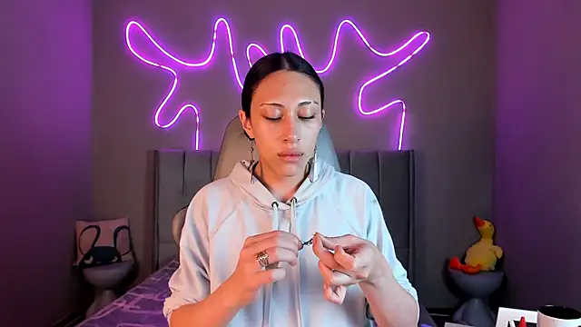 madison  rey online show from December 2, 2025, 12:40 pm