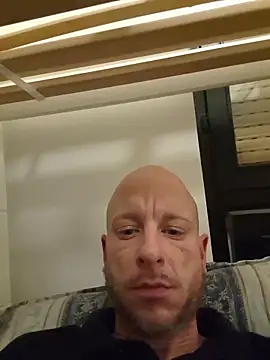 Snapshot of svenpfeifer chatting on February 25, 2026, 12:44 am svenpfeifer online show from February 25, 2026, 12:44 am