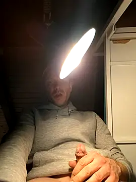 Snapshot of svenpfeifer chatting on March 22, 2025, 8:40 am svenpfeifer online show from March 22, 2025, 8:40 am