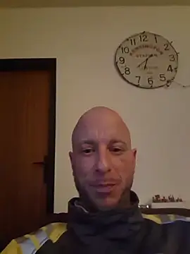 Snapshot of svenpfeifer chatting on February 2, 2026, 5:34 pm svenpfeifer online show from February 2, 2026, 5:34 pm