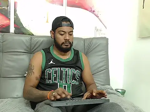 BladeFoxxx1 online show from November 3, 2025, 5:27 pm