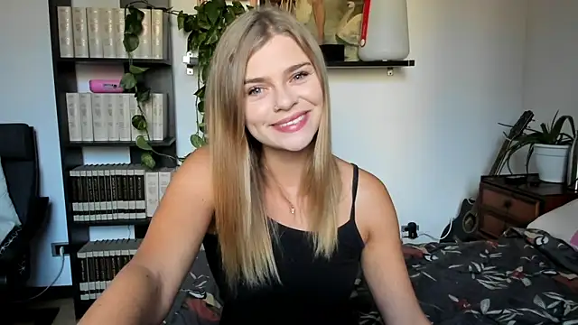 Snapshot of HaleyReedme chatting on September 23, 2025, 7:04 am HaleyReedme online show from September 23, 2025, 7:04 am