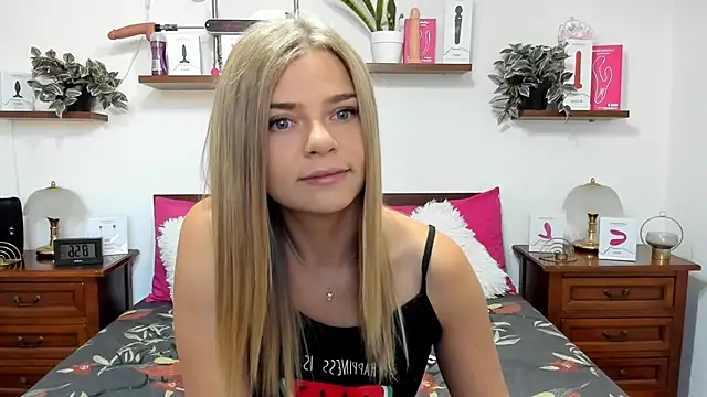 Snapshot of HaleyReedme chatting on September 18, 2025, 7:00 am HaleyReedme online show from September 18, 2025, 7:00 am