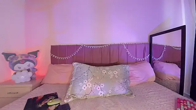 kitty-kryss online show from October 28, 2025, 12:37 pm